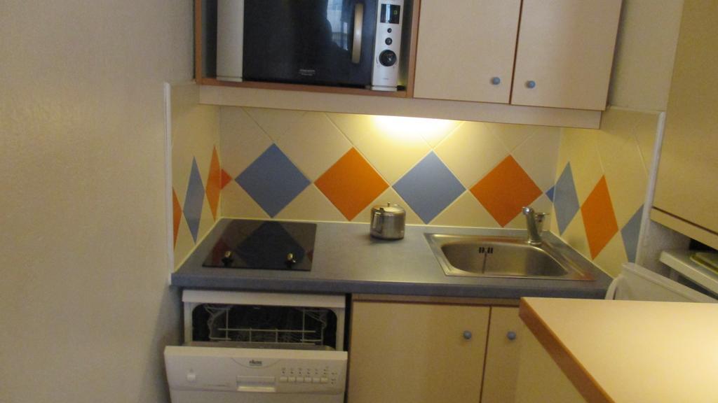 Promenade Des Bains Apartment Saint-Raphael  Room photo