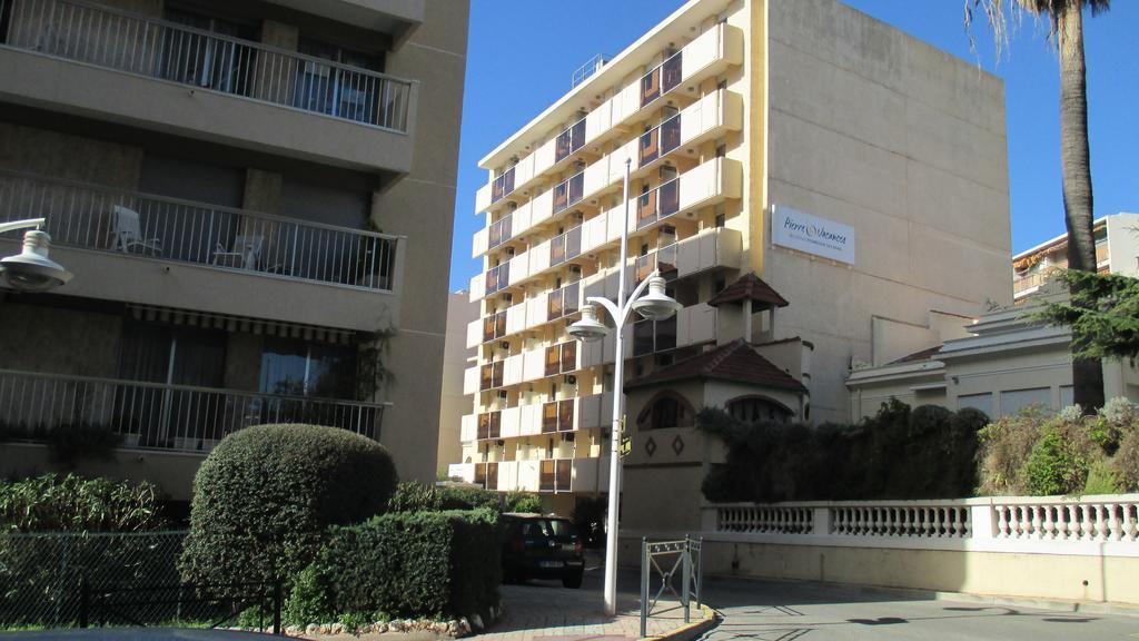 Promenade Des Bains Apartment Saint-Raphael  Room photo
